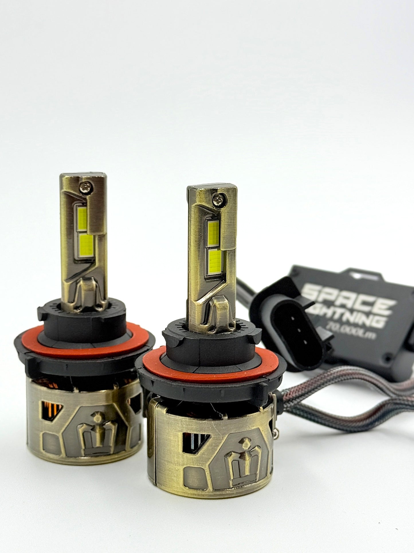 Par de luces LED Automotriz, Modelo Falcon de 70,000 Lumenes.