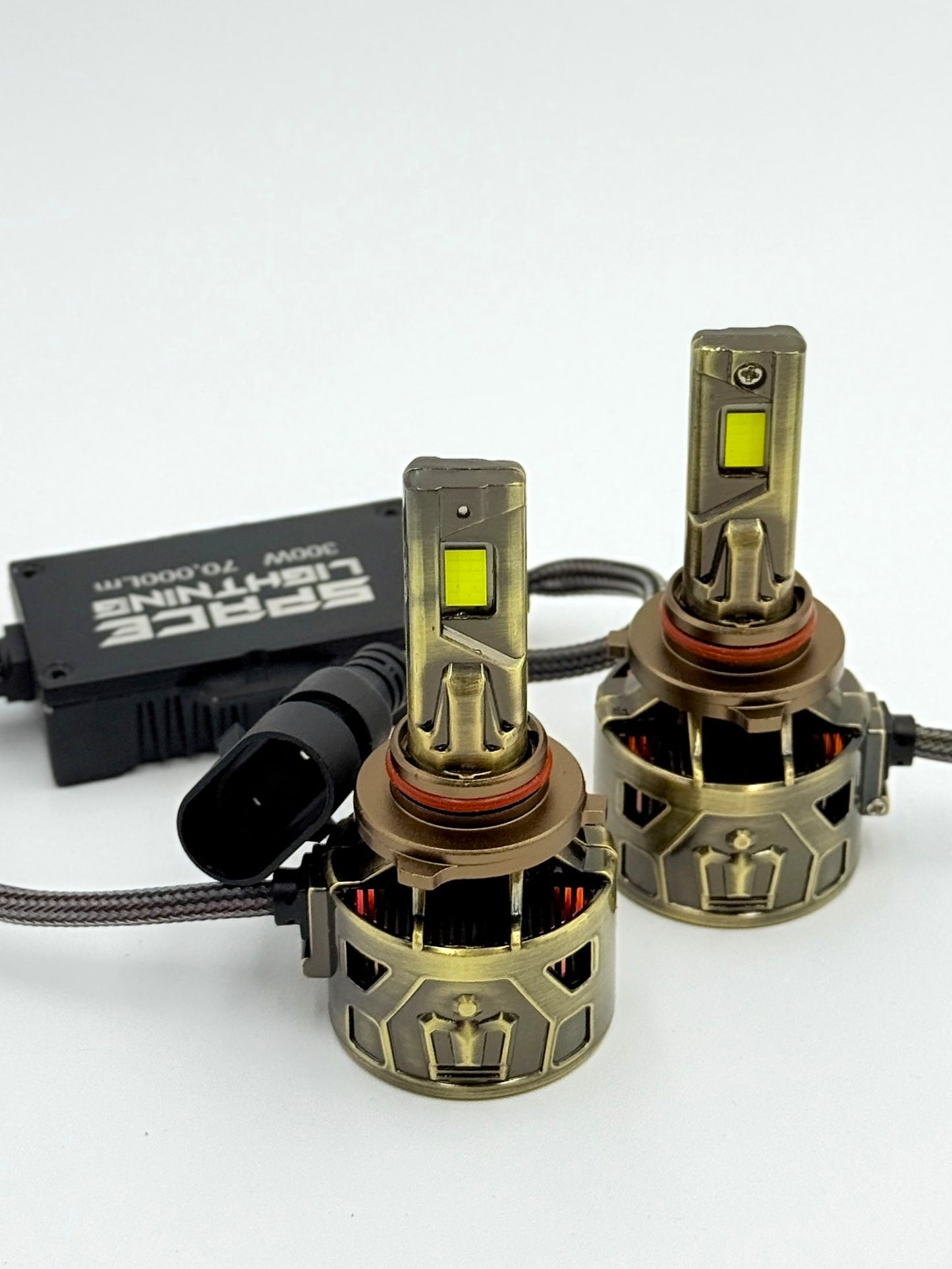Par de luces LED Automotriz, Modelo Falcon de 70,000 Lumenes.
