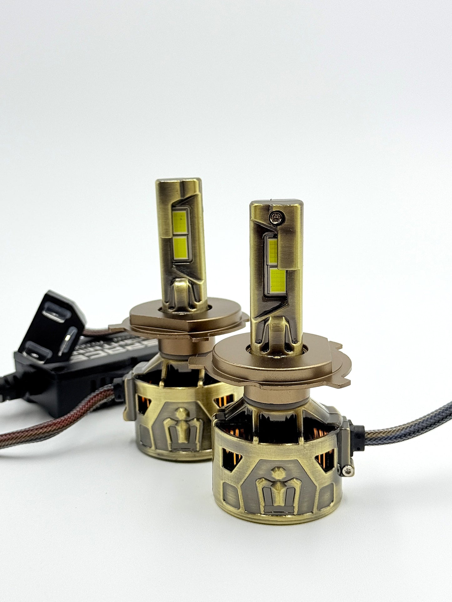 Par de luces LED Automotriz, Modelo Falcon de 70,000 Lumenes.