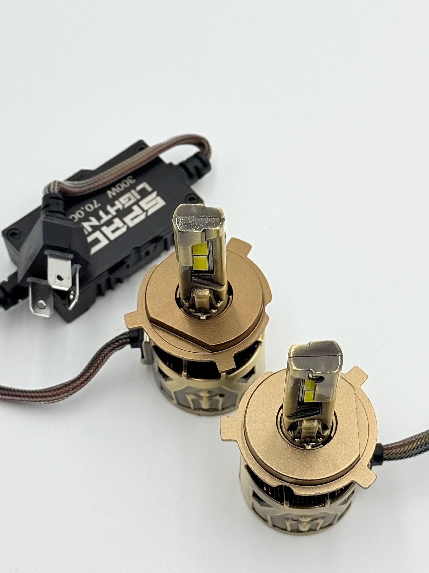 Par de luces LED Automotriz, Modelo Falcon de 70,000 Lumenes.