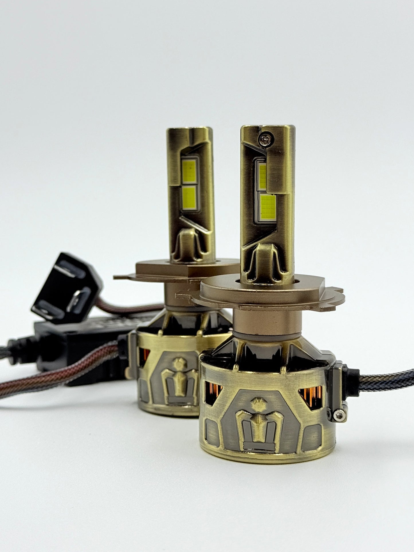 Par de luces LED Automotriz, Modelo Falcon de 70,000 Lumenes.