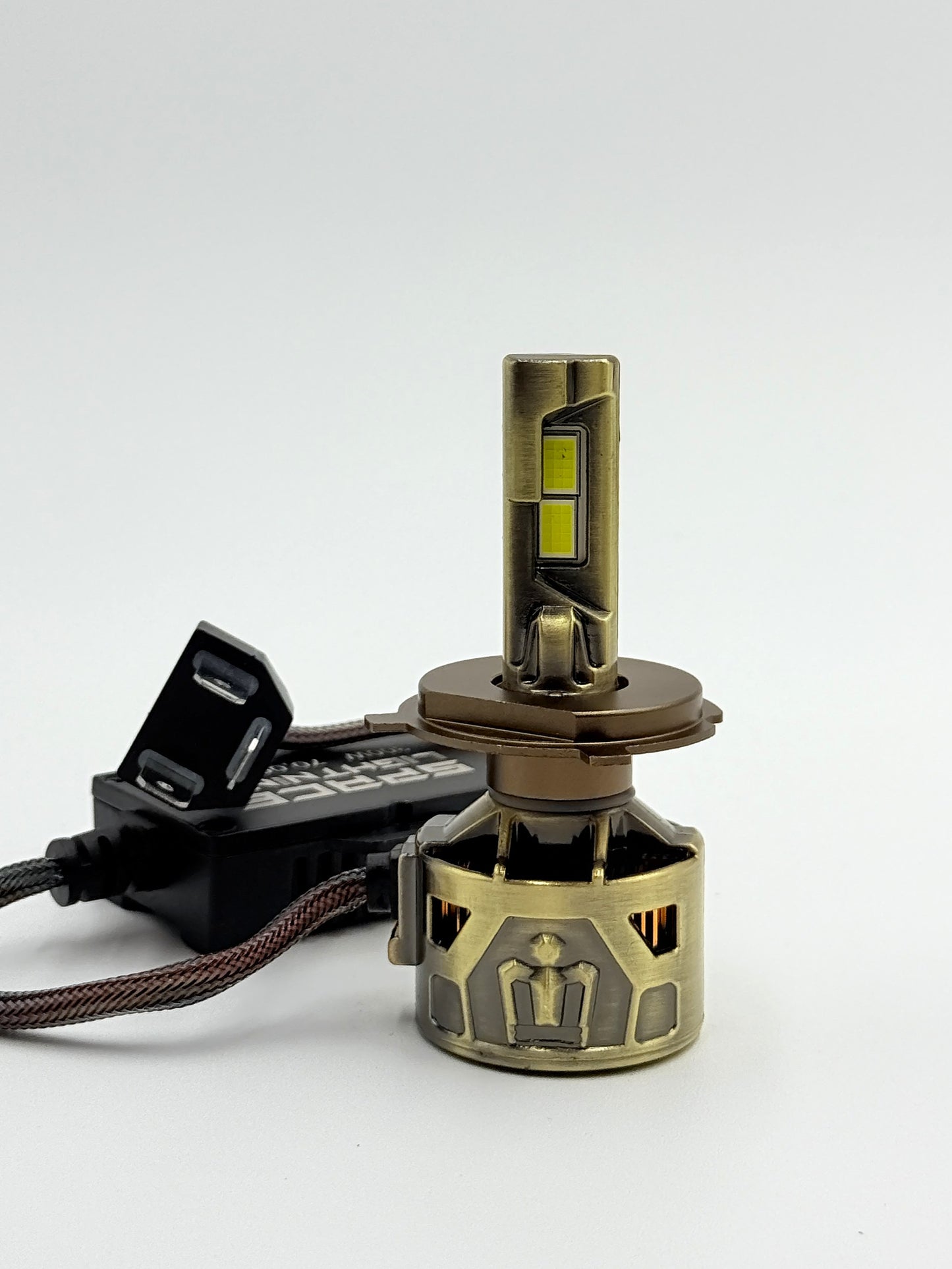 Par de luces LED Automotriz, Modelo Falcon de 70,000 Lumenes.