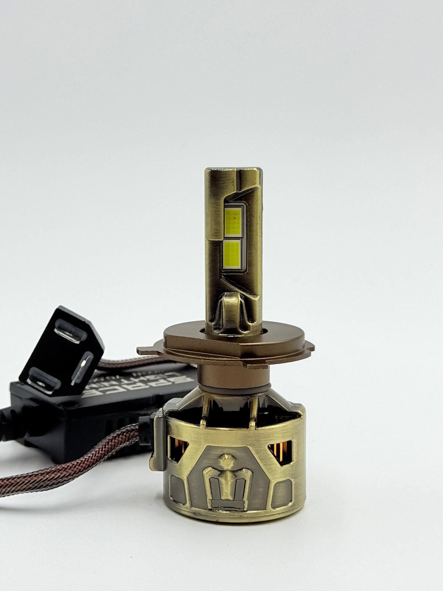 Par de luces LED Automotriz, Modelo Falcon de 70,000 Lumenes.