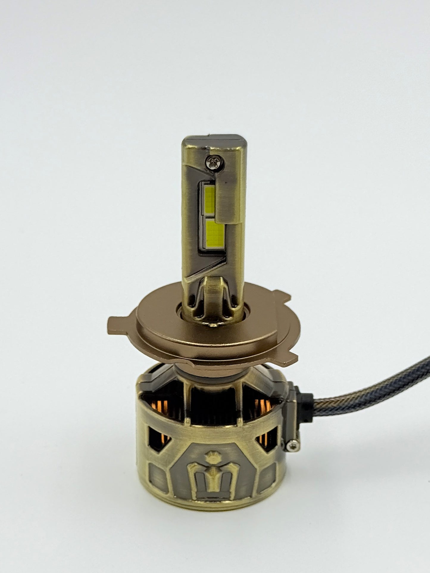 Par de luces LED Automotriz, Modelo Falcon de 70,000 Lumenes.
