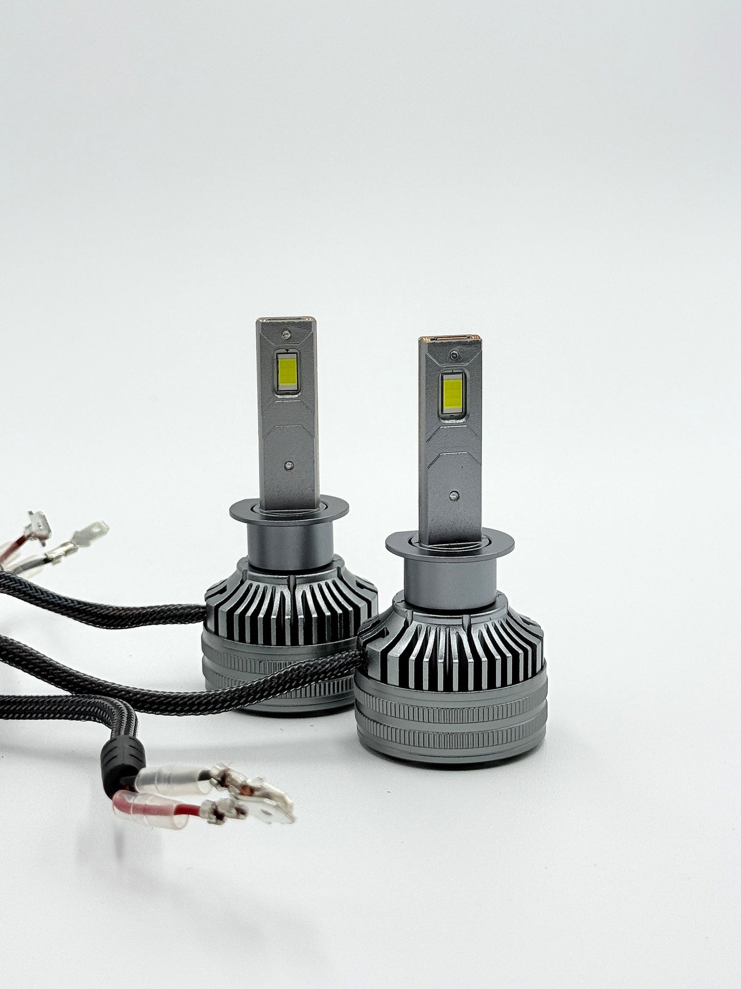 Par de luces LED Automotriz, Modelo Vega de 32,000 Lumenes.