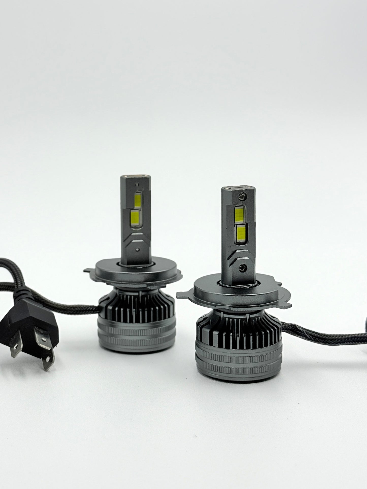 Par de luces LED Automotriz, Modelo Vega de 32,000 Lumenes.