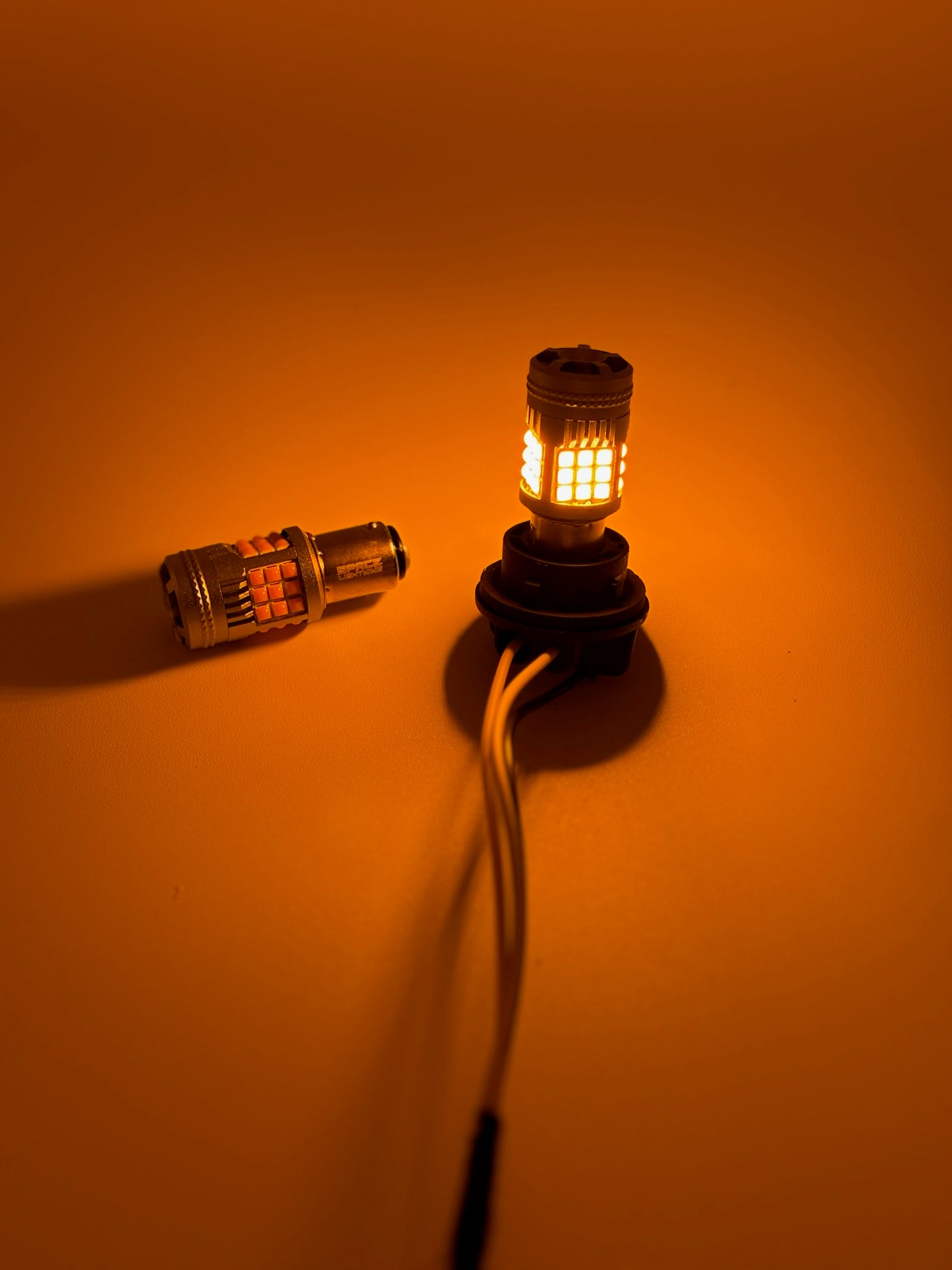 Par de focos LED Can-Bus Space Lightning ⚡️ T25 / T20 / 1 y 2 Polos 3030 36SMD | Con ventilador | Luz de direccional, Cuarto, Diurna, Luz de freno, etc... | Alto Brillo