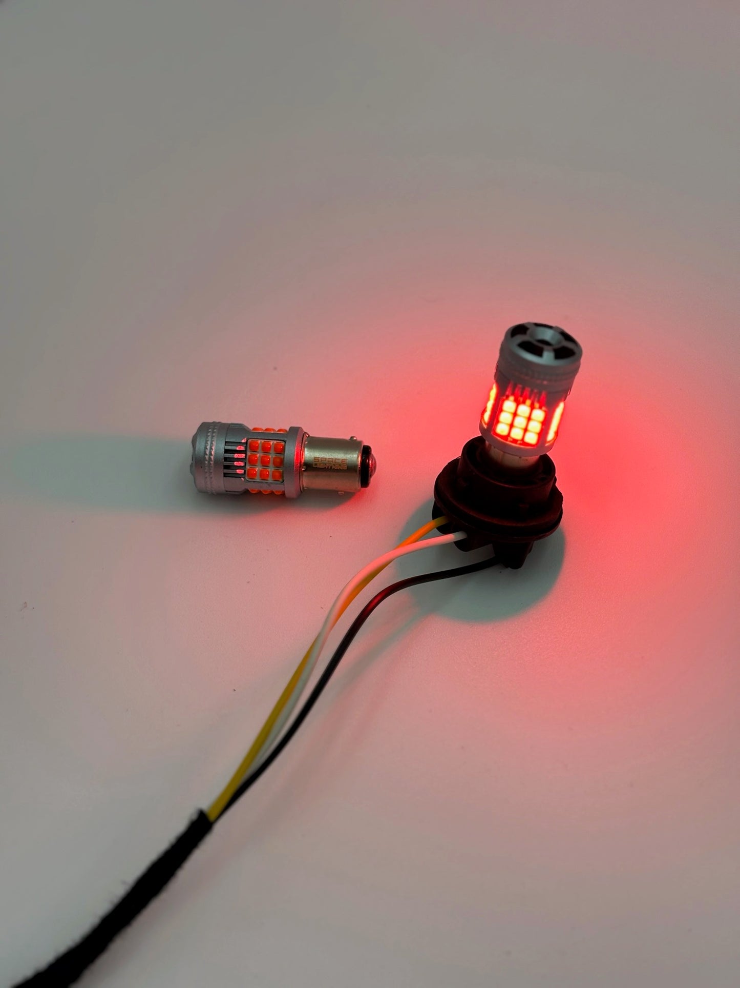 Par de focos LED Can-Bus Space Lightning ⚡️ T25 / T20 / 1 y 2 Polos 3030 36SMD | Con ventilador | Luz de direccional, Cuarto, Diurna, Luz de freno, etc... | Alto Brillo