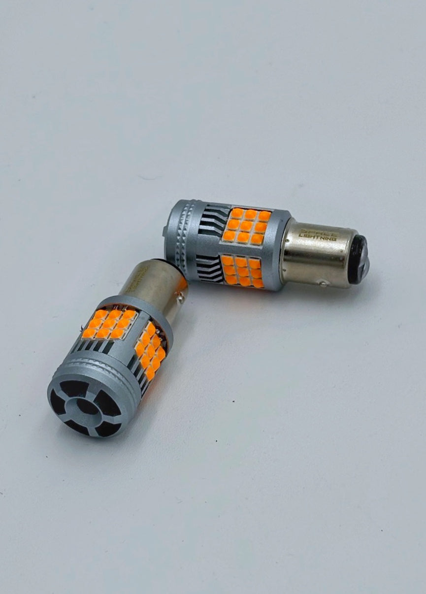 Par de focos LED Can-Bus Space Lightning ⚡️ T25 / T20 / 1 y 2 Polos 3030 36SMD | Con ventilador | Luz de direccional, Cuarto, Diurna, Luz de freno, etc... | Alto Brillo