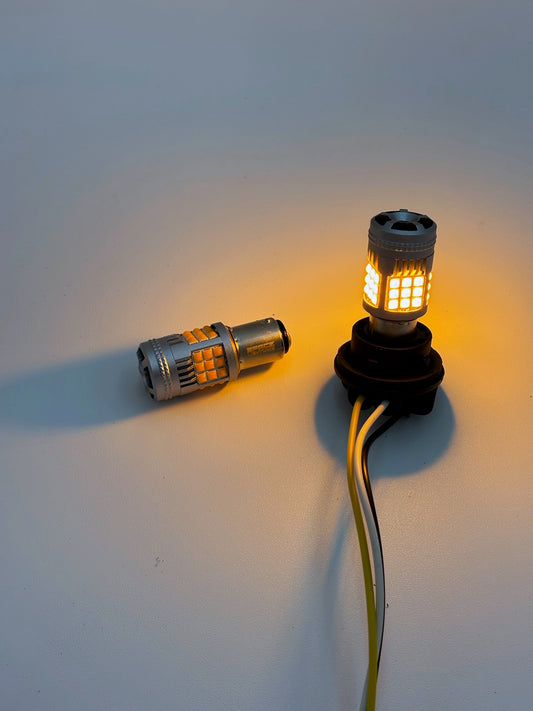 Par de focos LED Can-Bus Space Lightning ⚡️ T25 / T20 / 1 y 2 Polos 3030 36SMD | Con ventilador | Luz de direccional, Cuarto, Diurna, Luz de freno, etc... | Alto Brillo