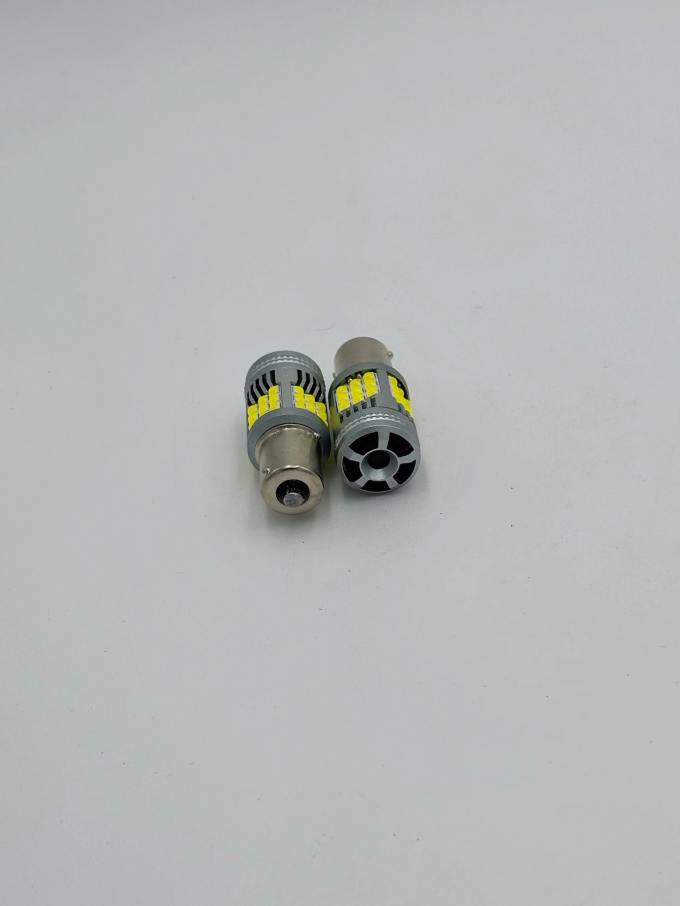 Par de focos LED Can-Bus Space Lightning ⚡️ T25 / T20 / 1 y 2 Polos 3030 36SMD | Con ventilador | Luz de direccional, Cuarto, Diurna, Luz de freno, etc... | Alto Brillo